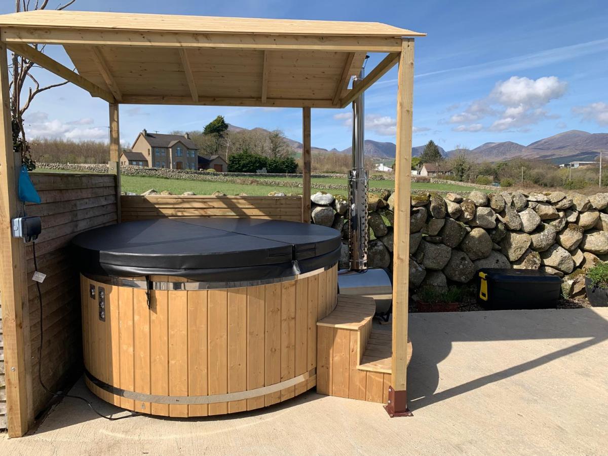 Moneydarragh Cottage With Uninterrupted Mountain And Sea Views- Hot Tub Available For Hire Annalong Exterior foto