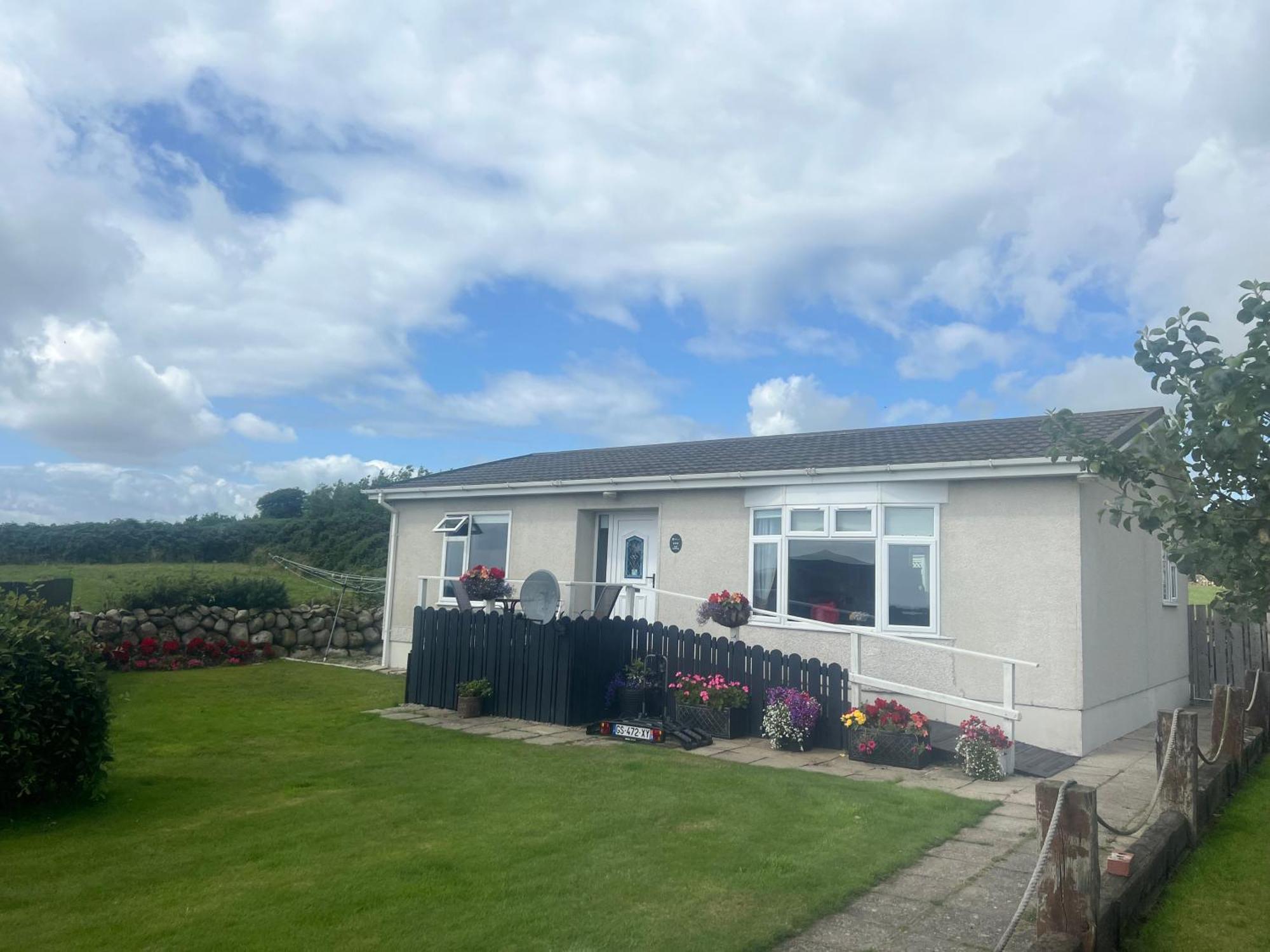 Moneydarragh Cottage With Uninterrupted Mountain And Sea Views- Hot Tub Available For Hire Annalong Exterior foto